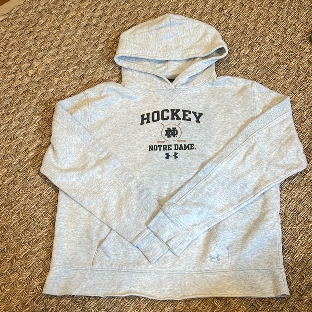 NOTRE DAME HOCKEY Under Armor loose-fitting hoodie!! Perfect for summer!!